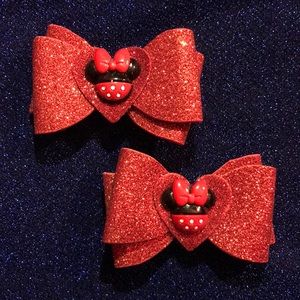 Minnie Mouse red bows